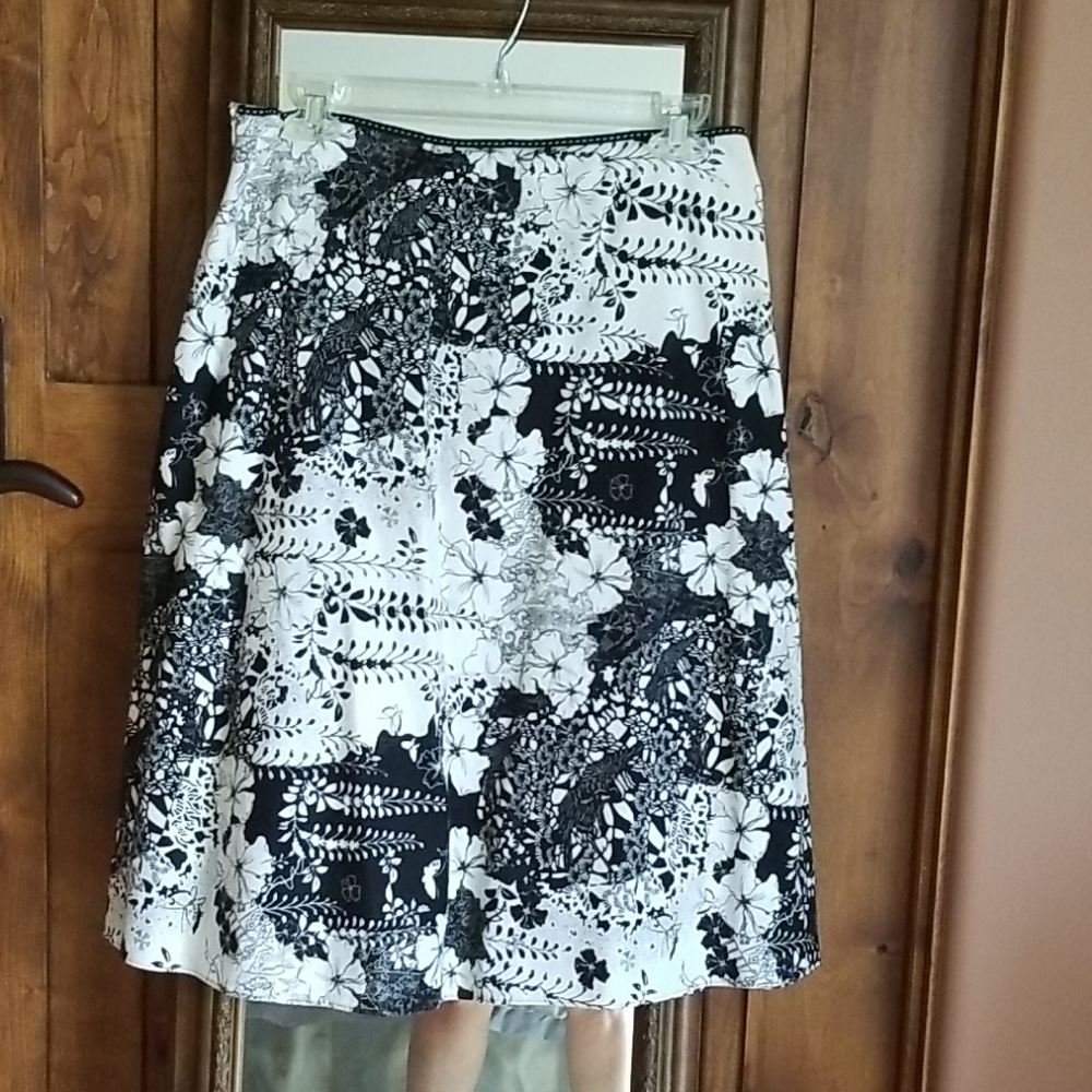 Lapis Aline Modern Floral Skirt